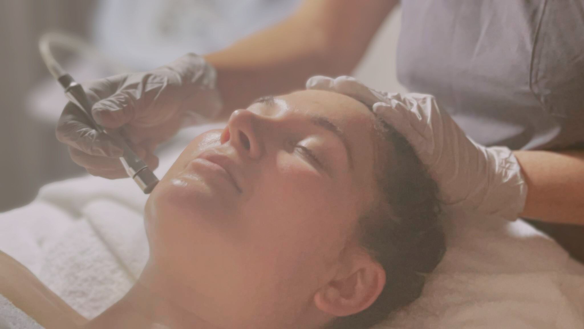 A custom facial treatment in progress in the treatment room at Renovaré