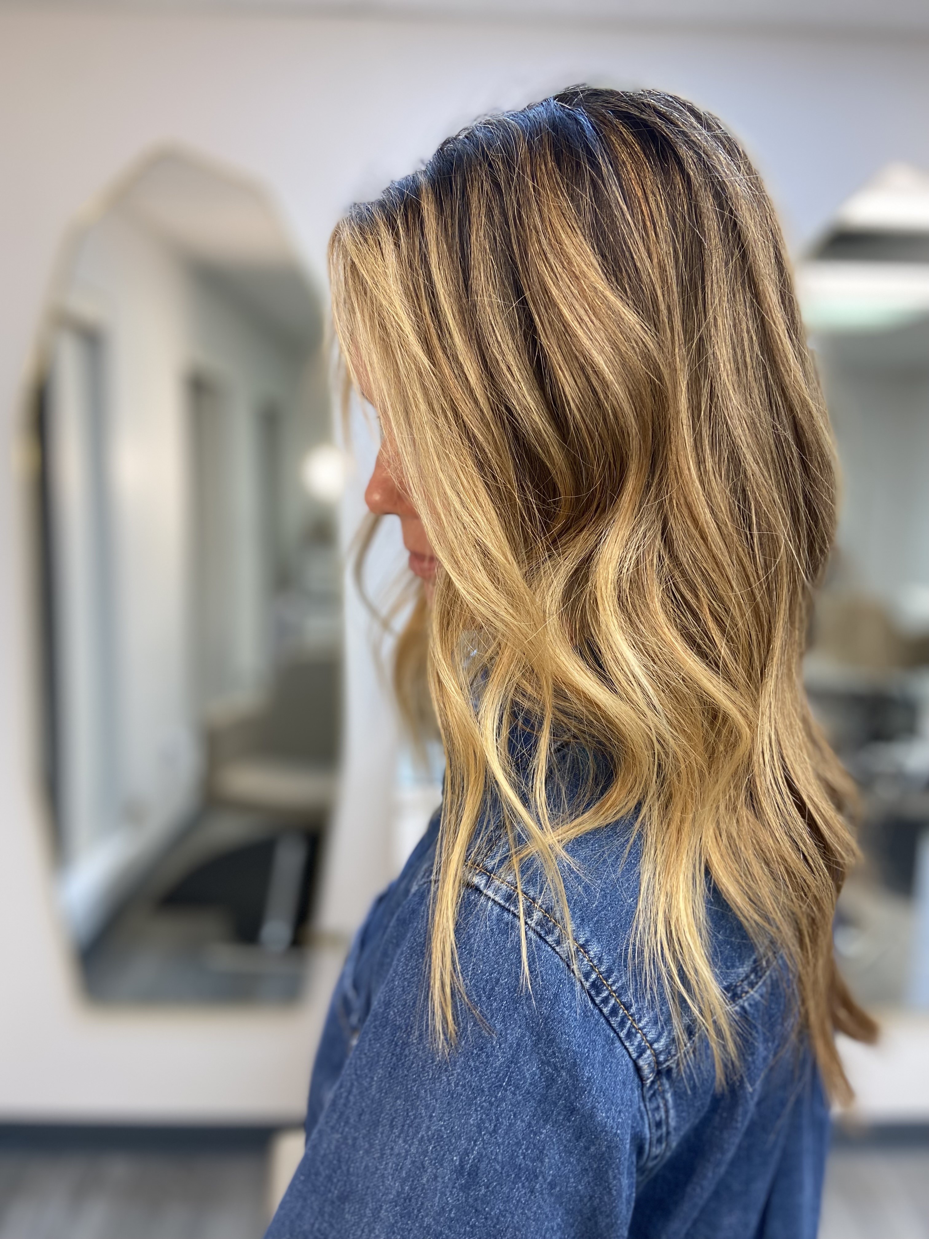 Lived-in bronde blonde waves by Renovaré